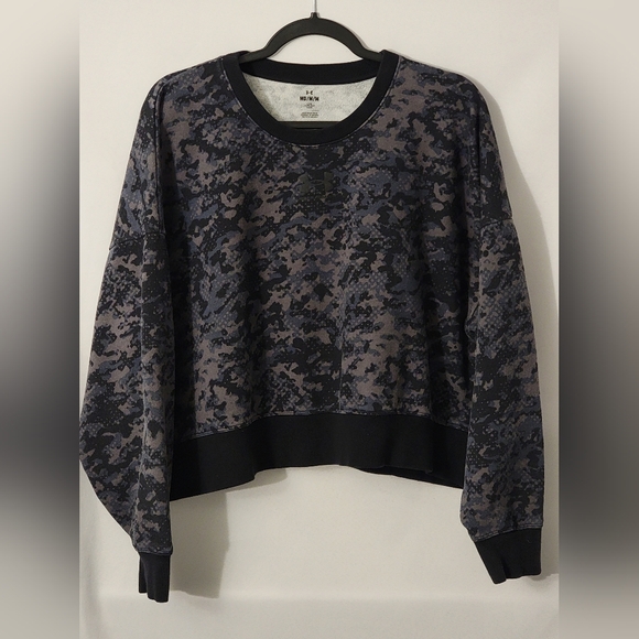 Under Armour Tops - Under Armour Short Body Old Camo Design Sweatshirt Size M